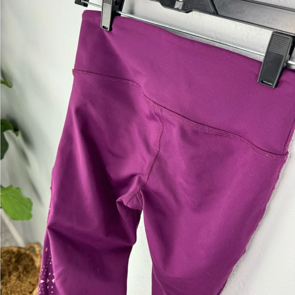 Alo Yoga West Coast Eyelet Laser Cut Stirrup Leggings I Size: XS